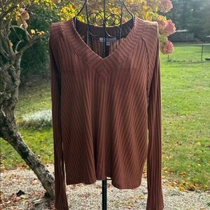 Red haute brown V-neck, long sleeve ribbed sweater